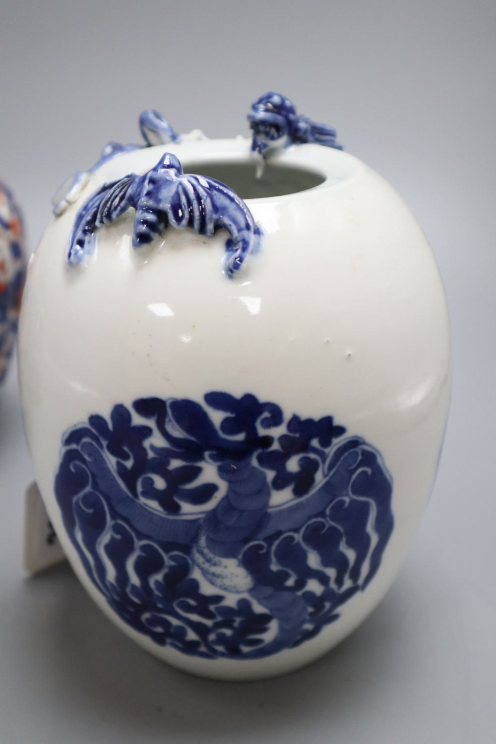 A blue and white Chinese dragon jar, an Imari jar and a blue and white lidded Prunus jar, tallest 17.5cm